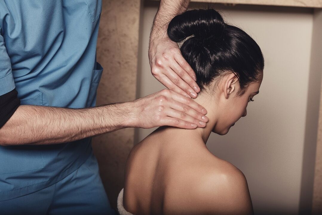 Massage du cou pour l'ostéochondrose