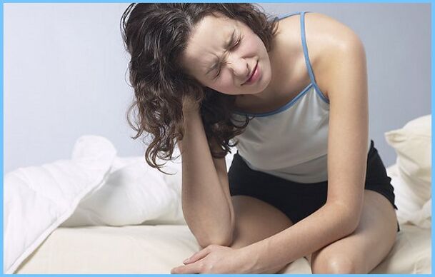 L'ostéochondrose de la colonne cervicale chez une femme provoque des douleurs au cou